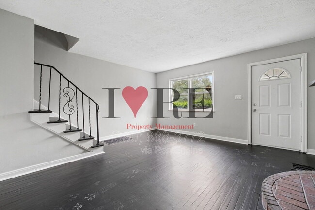 Building Photo - 338 S Chase Ave