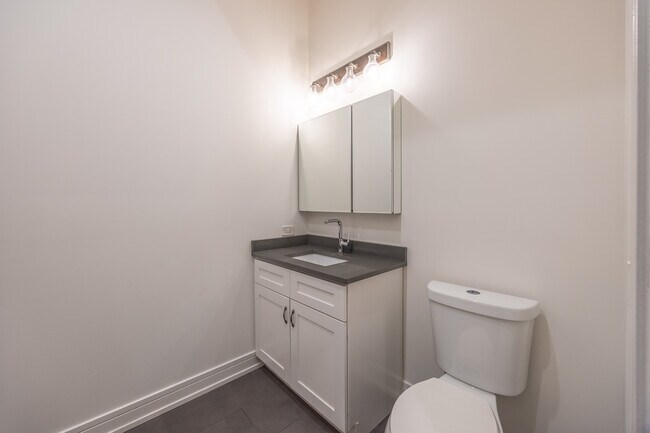 Building Photo - 2500 W Chicago Ave