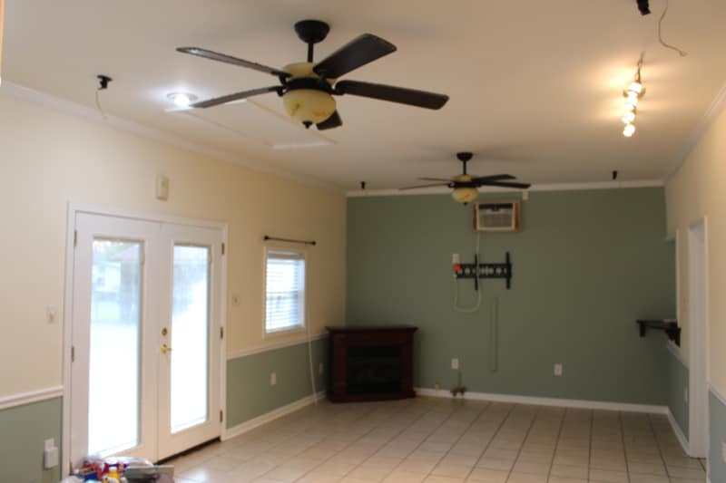 Building Photo - 204 Meadow Ln