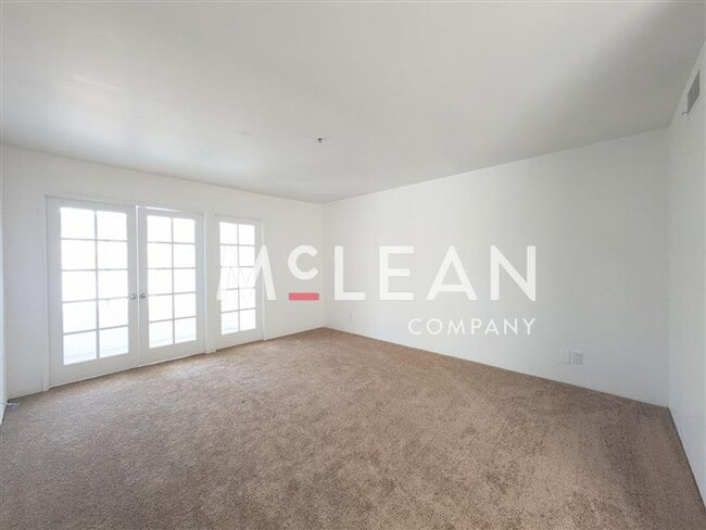 Building Photo - The Village Racquet Club - 2 Bedroom, 2 Ba...