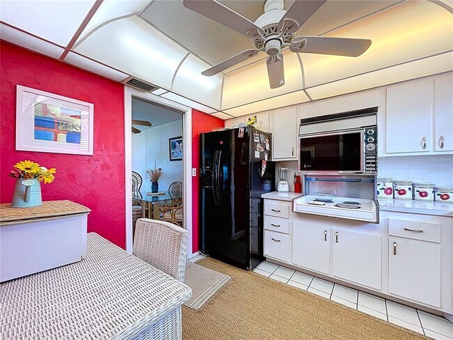 Building Photo - 4650 Cove Cir