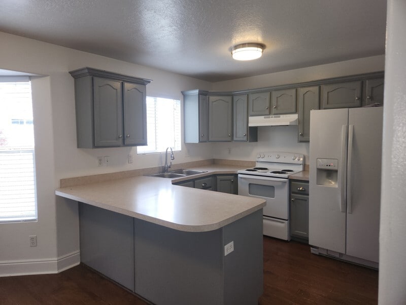 Building Photo - 1412 E 820 S