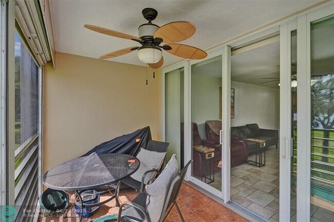 Building Photo - 9480 Poinciana Pl