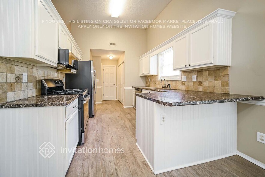 Building Photo - 905 Castlerock Way