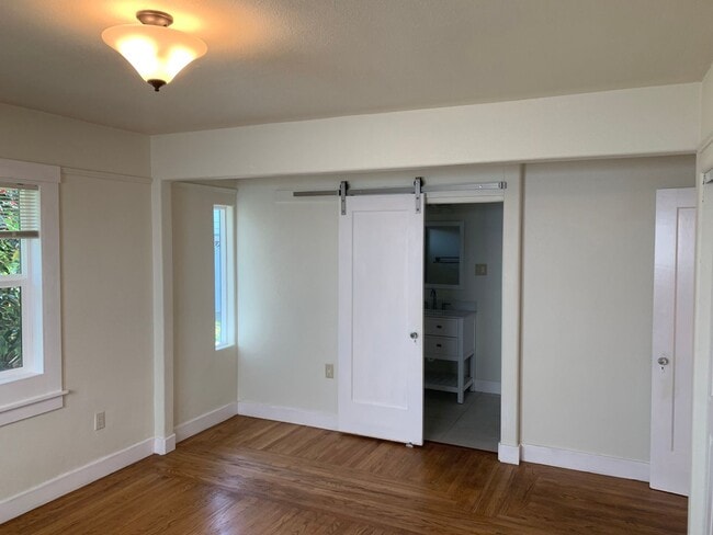 Building Photo - Memorial Hospital 2 bedroom 2 bathroom hom...