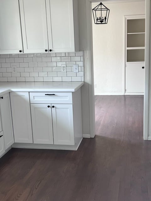 Building Photo - 600 NE 12th St