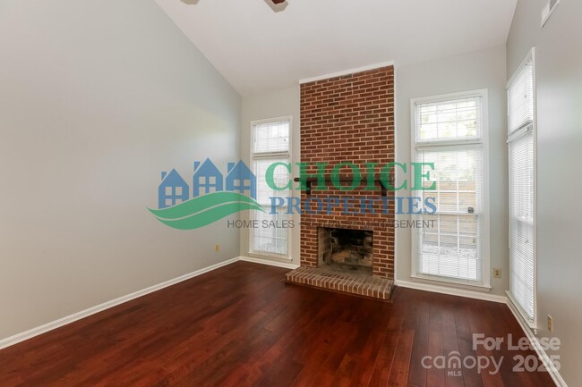 Building Photo - 9223 N Vicksburg Park Ct