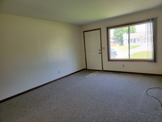 Building Photo - 6293 Amanda Dr