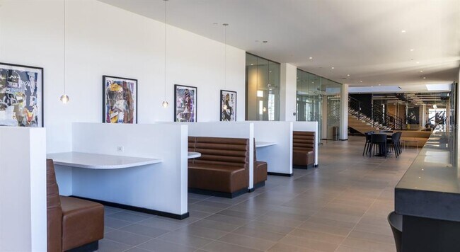 Building Photo - 434 N Orange Ave