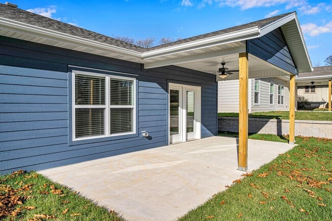 Building Photo - Hickory Village 55 Plus, LLC - 3700 E Cherry St Springfield, MO 65809