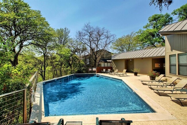 Building Photo - 1821 Westlake Dr