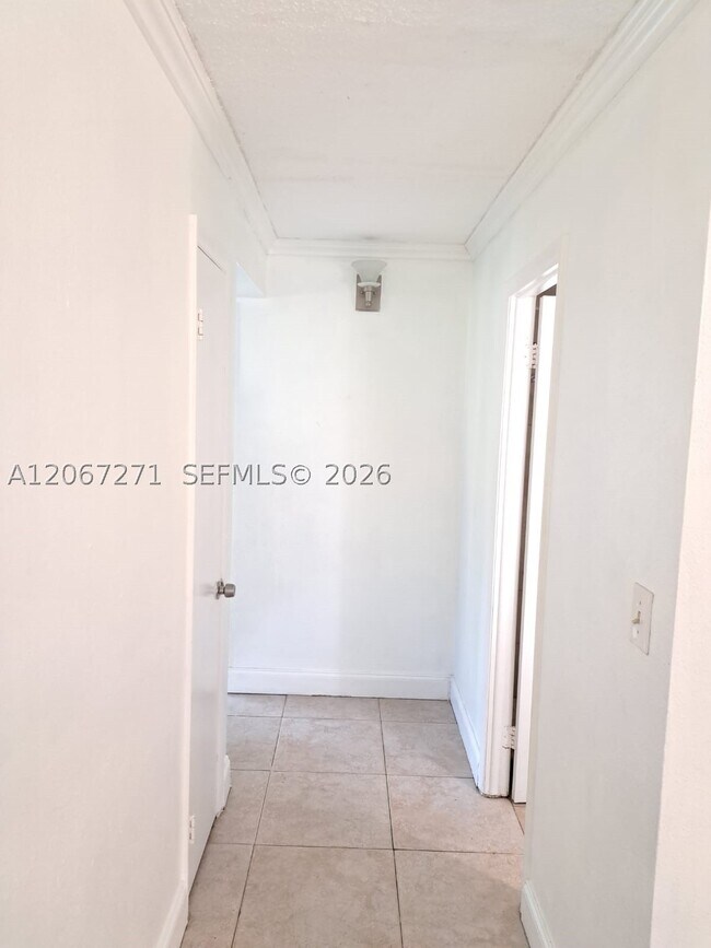 Building Photo - 14840 Naranja Lakes Blvd