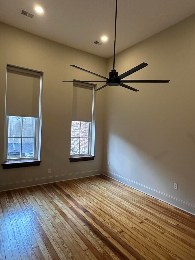 Building Photo - 307 W Main St