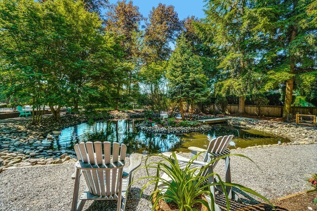 Building Photo - Woodinville Estate's Cozy Home