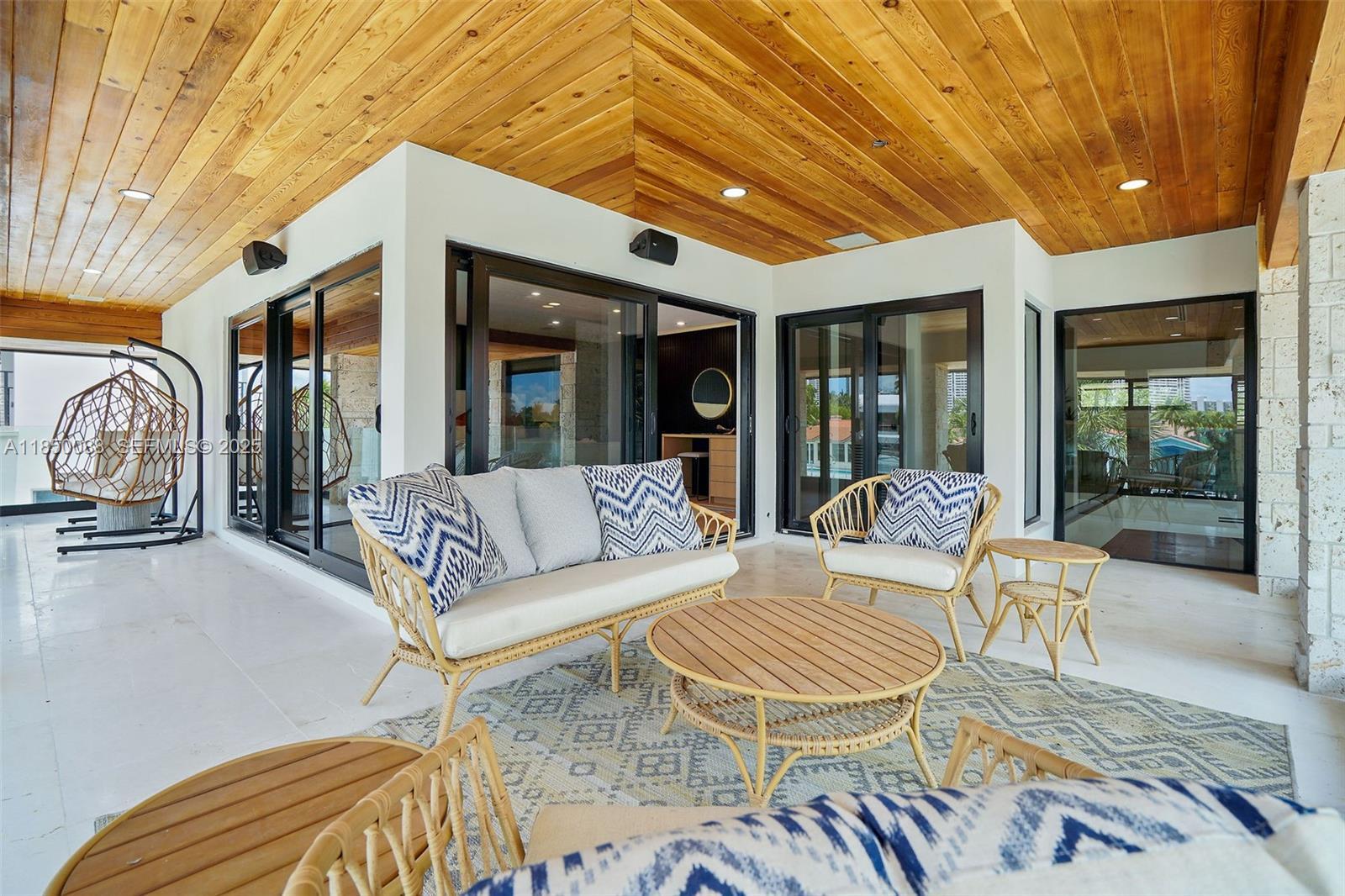 Building Photo - 3251 NE 164th St