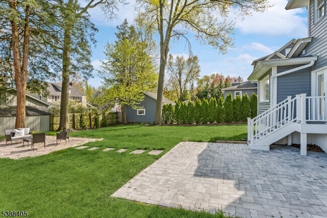 Building Photo - 648 E Broad St