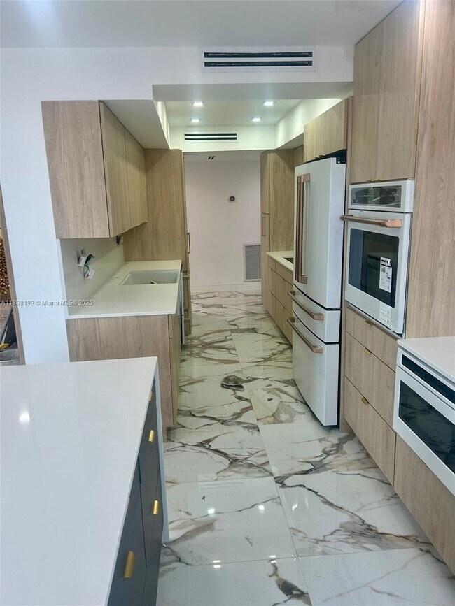 Building Photo - 5480 N Ocean Dr