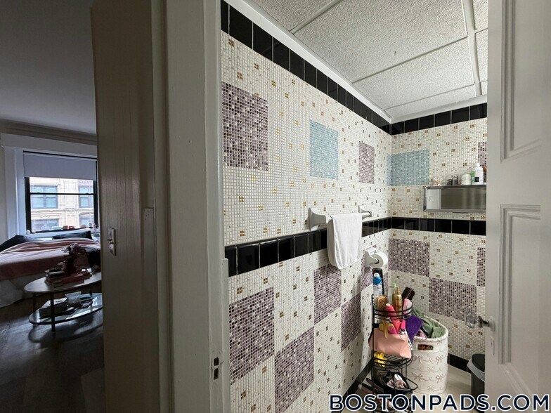 Building Photo - 62 Boylston St