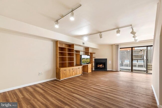 Building Photo - 228 N 22nd St