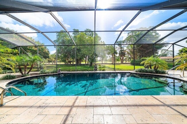 Building Photo - 417 N Country Club Dr