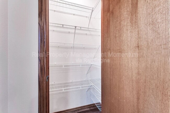 Building Photo - 514 N Ellen St