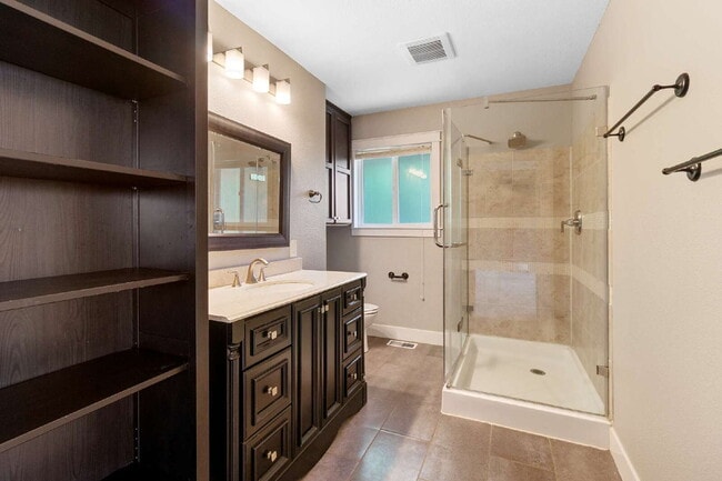 Building Photo - Beautiful Happy Valley Home; Large Lot; In...