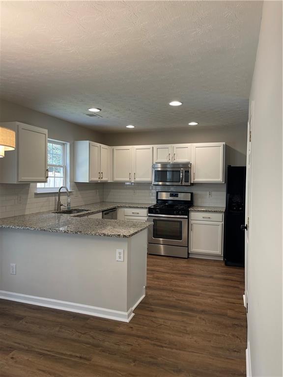 Building Photo - 160 Village Trce