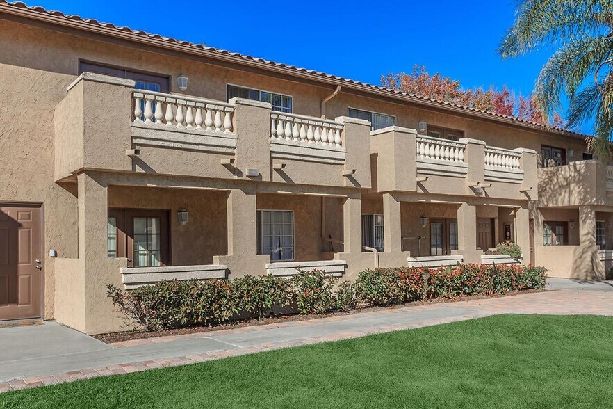 Building Photo - La Jolla Nobel