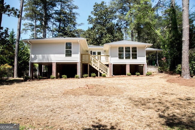 Building Photo - 2021 Woodbine Terrace NE