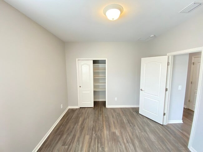 Building Photo - 7255 Shadeview Alley