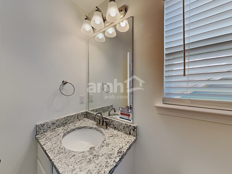 Building Photo - 304 San Anselmo St