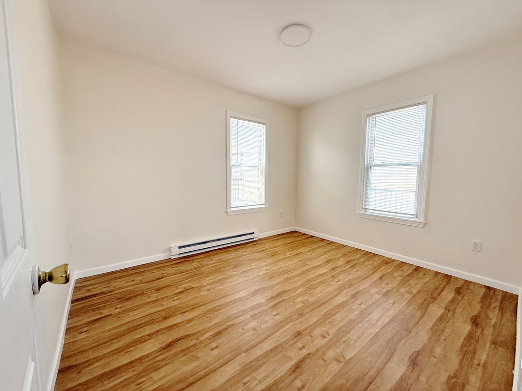 Building Photo - 70 Lindley St