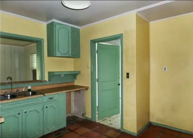 Building Photo - 2 Bed 1 Bath House in Tulsa!