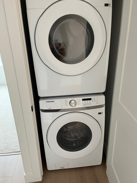Washer & Dryer - 569 E 7215 S