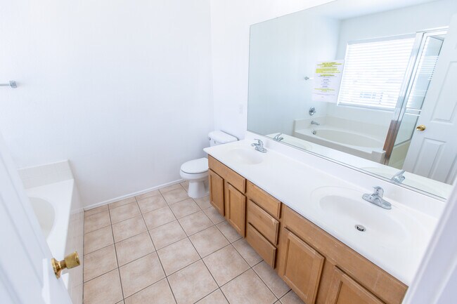 Building Photo - 4572 E County Down Dr