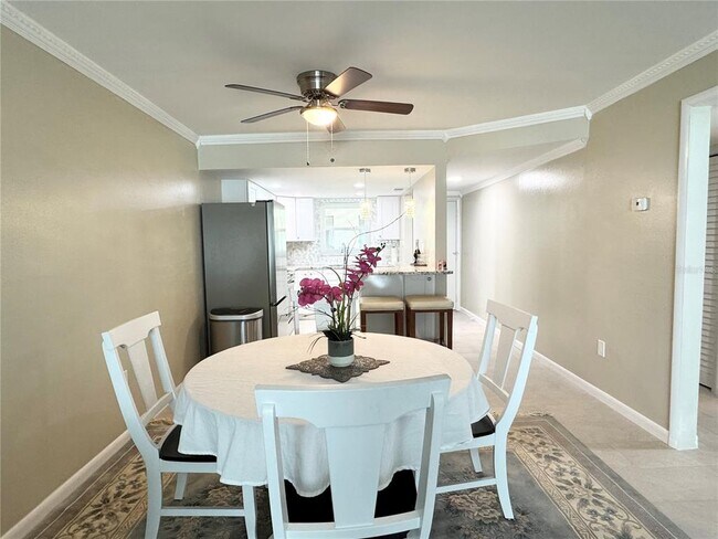 Building Photo - 1100 E Bay Dr