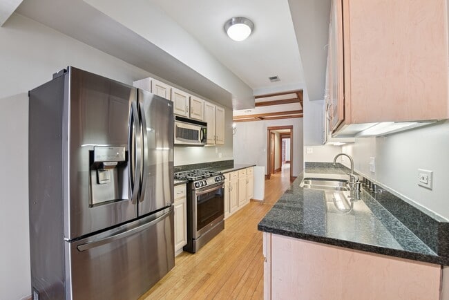 Building Photo - 4432 N Winchester Ave