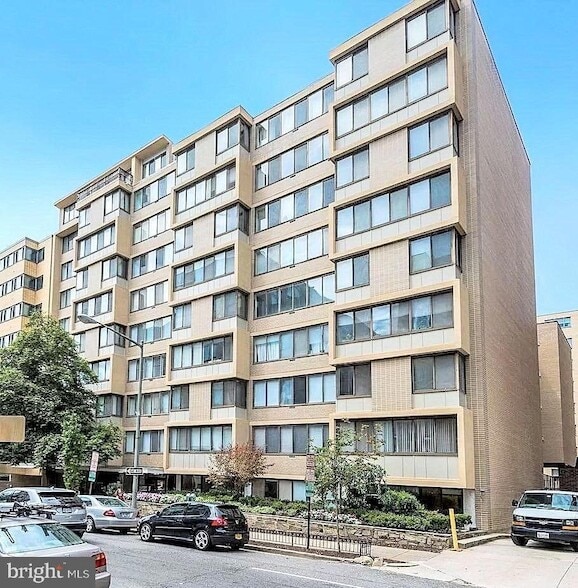 Building Photo - 522 21st St NW