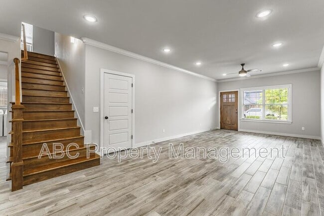 Building Photo - 3305 SW Hillstone Ave