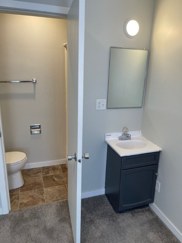 Building Photo - 633 S Dodge St