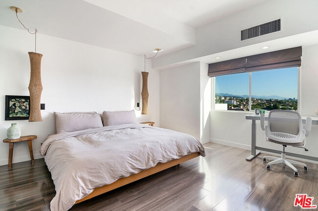 Building Photo - 1155 N La Cienega Blvd