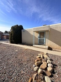 Building Photo - 402 E 18th St