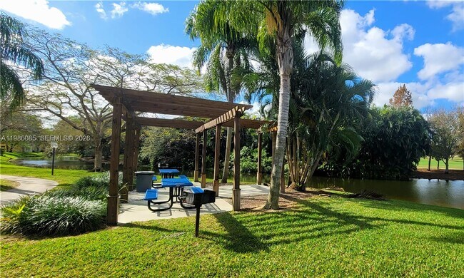 Building Photo - 12400 Vista Isles Dr