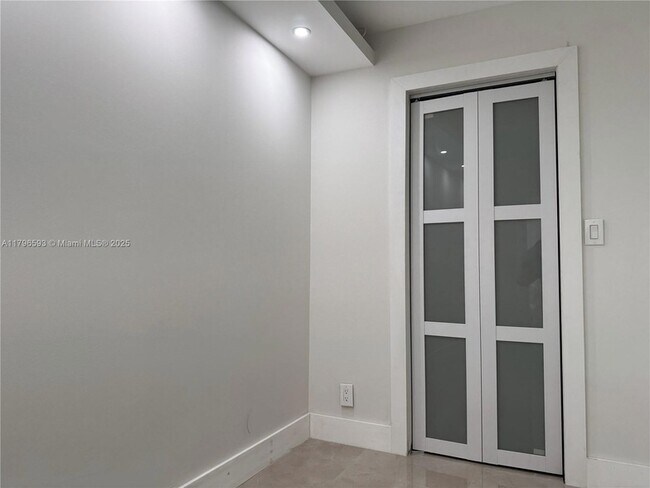 Building Photo - 3404 Bimini Ln