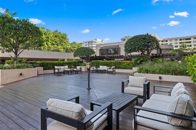 Building Photo - 251 Crandon Blvd