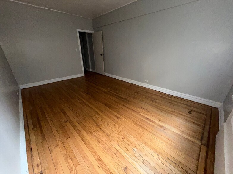 Building Photo - 253 E 181st St