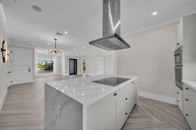 Building Photo - 3600 NE 9th Pl