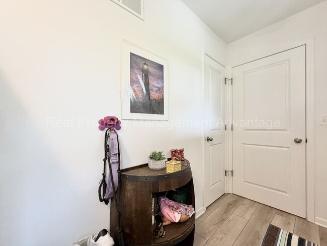 Building Photo - Modern 2020 Built Townhome Just Steps from Downtown Ferndale!
