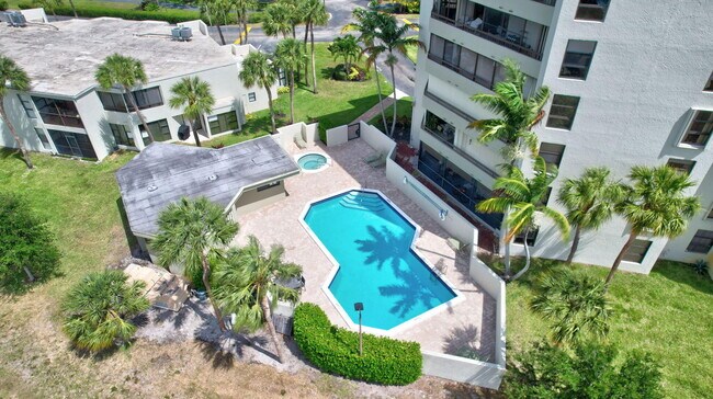 Building Photo - 6372 La Costa Dr