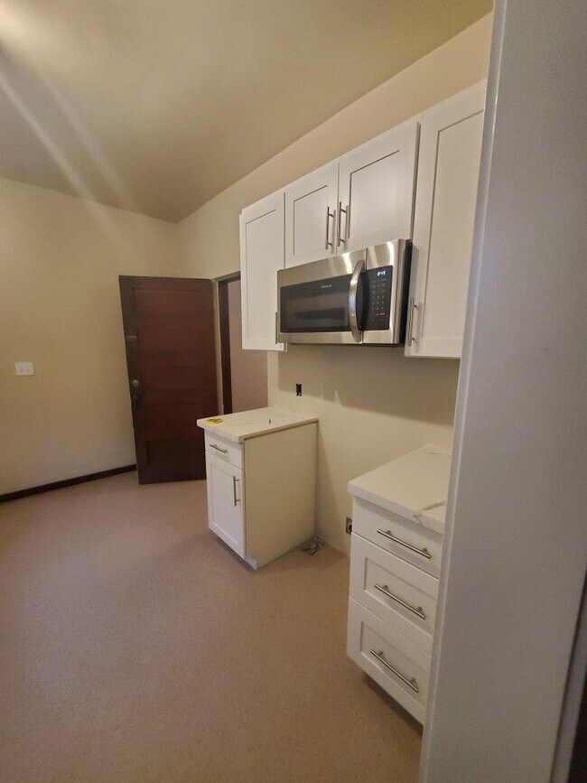 Building Photo - Charming 4 Bedroom + Bonus - 1 Bath Unit in University District